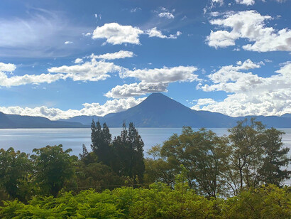 Por el momento, se considera que el lago de Atitlán, Guatemala, es el lago más profundo de Centroamérica