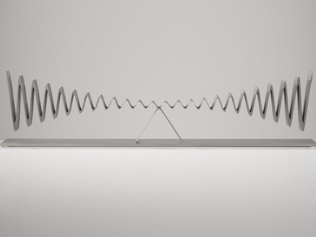 Martin Willing (b. 1958), Wellendoppelschwinger querformatig, 2015, Duraluminum cut from a single block, stainless steel plate, 8 1/4 x 37 inches. Courtesy of Hollis Taggart Galleries