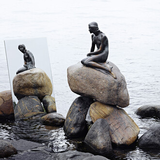 Elmgreen and Dragset, When a Country Falls in Love with Itself, 2008, Laserchrome colour print, 200 x 150 cm  © Michael Elmgreen and Ingar Dragset/BONO, Courtesy Statoil art programme