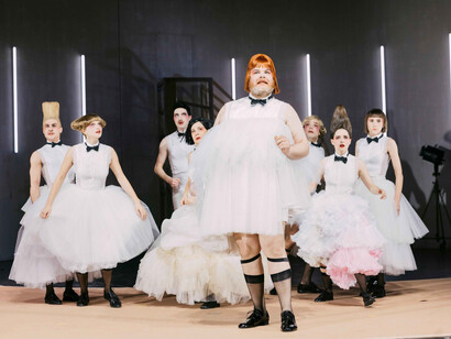 Ursonate [wir spielen, bis uns der tod abholt]. Courtesy of the Deutsches Theater
