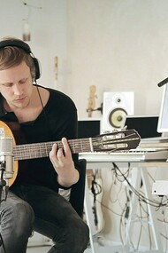 Jan Blomqvist in studio