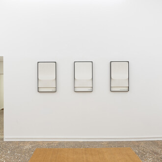 Fabio Mauri, L’esperimento del tempo, vista della mostra. Cortesia di Galleria Michela Rizzo