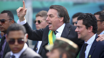 Bolsonaro ao lado de Moro em caminhada eleitoral