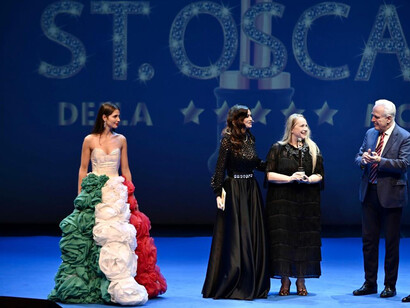 Eleonora Lastrucci vince l'Oscar della Moda (2022): la storia della sua maison, i suoi abiti scintillanti, la sua grande passione
