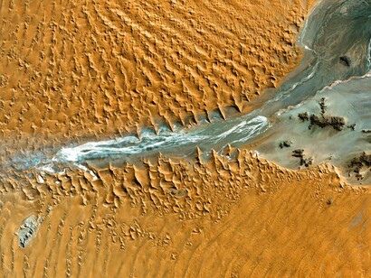 Restos de agua en el desierto