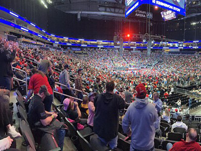 La democracia en EE.UU. está en una crisis que parece irreversible, reflejando una sociedad que muestra síntomas de "muerte cerebral", sin que esto sorprenda ya a muchos