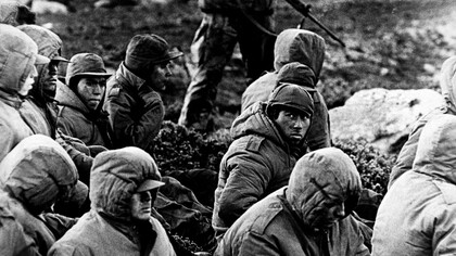 Soldados argentinos capturados por el ejército británico en la Guerra de las Malvinas