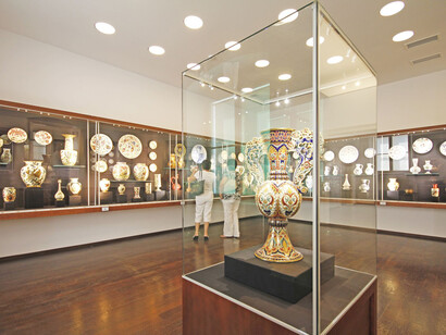Golden age of Zsolnay. Gyugyi collection, exhibition view. Courtesy of Zsolnay Cultural Quarter