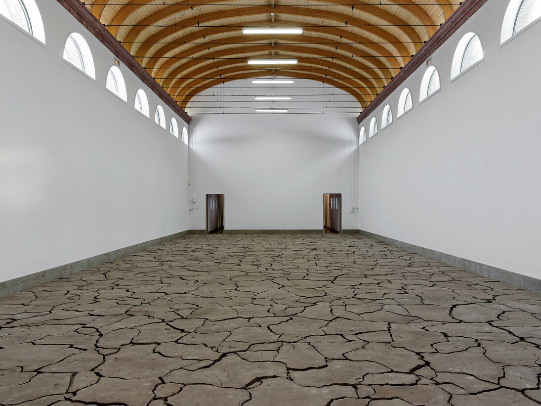 Dominique Ghesquière, Terre de profondeur, 2013, Terre cuite 200 m², Centre national des arts plastiques, FNAC 2014-0371 © droits réservés / CNAP