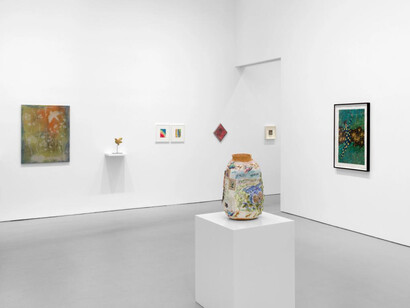 Various artists, In solidarity: a benefit for the American Immigration Council and Journey’s End Refugee Services, exhibition view. Courtesy of David Zwirner Gallery