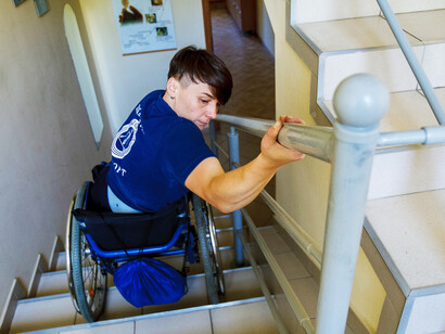 Accessibilità: vale a dire la possibilità per persone con ridotta o impedita capacità motoria o sensoriale di accedere liberamente in luoghi pubblici o privati