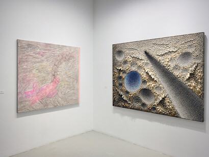 Various artists, Monumental, exhibition view. Courtesy of Sundaram Tagore Gallery