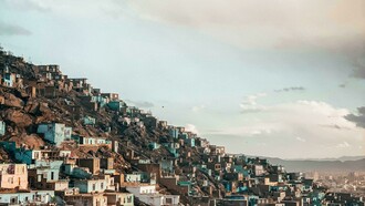 Epistemicidio: expresa la idea del proceso de destrucción creativa de conocimientos, saberes y culturas no asimilados por la cultura blanca/occidental, promovido por la ciencia moderna en defensa de su estatus privilegiado en esencia.