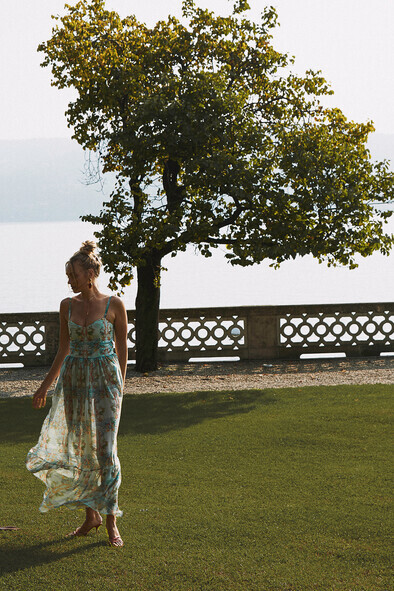 Abito in chiffon motivo sirene color acqua