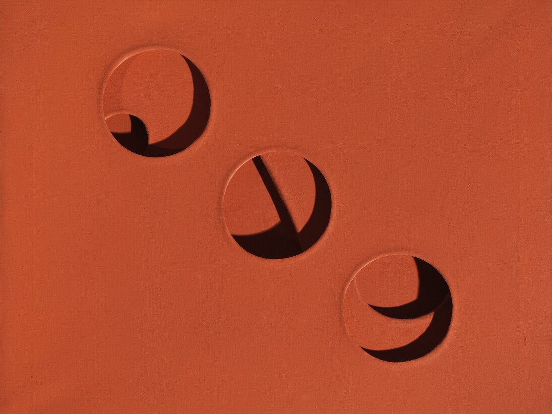 Paolo Scheggi, Intersuperficie curva, 1965, Acrylique rose sur trois toiles superposées, cm 70 x 60 x 5.5 / in 27.6 x 23.6 x 2. Courtesy Tornabuoni Art © Paolo Scheggi / SIAE.