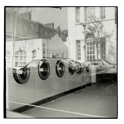 Immagini in bianco e nero all'interno del libro "Twenty weights,...please" di Sonia Marin a cura di Boîte Edizioni