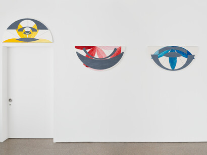 Marina Pinsky, The wave(s) or Newton’s rings, exhibition view. Courtesy of Gallery Greta Meert