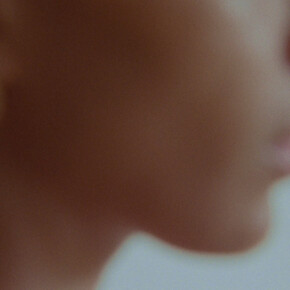Deborah Joyce Holman, Close-up (filmstill, detail), 2024. Mit freundlicher Genehmigung der Charim Gallery