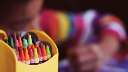 All’insegnante oggi è richiesto anche un intento educativo oltre che di trasmissione di conoscenze