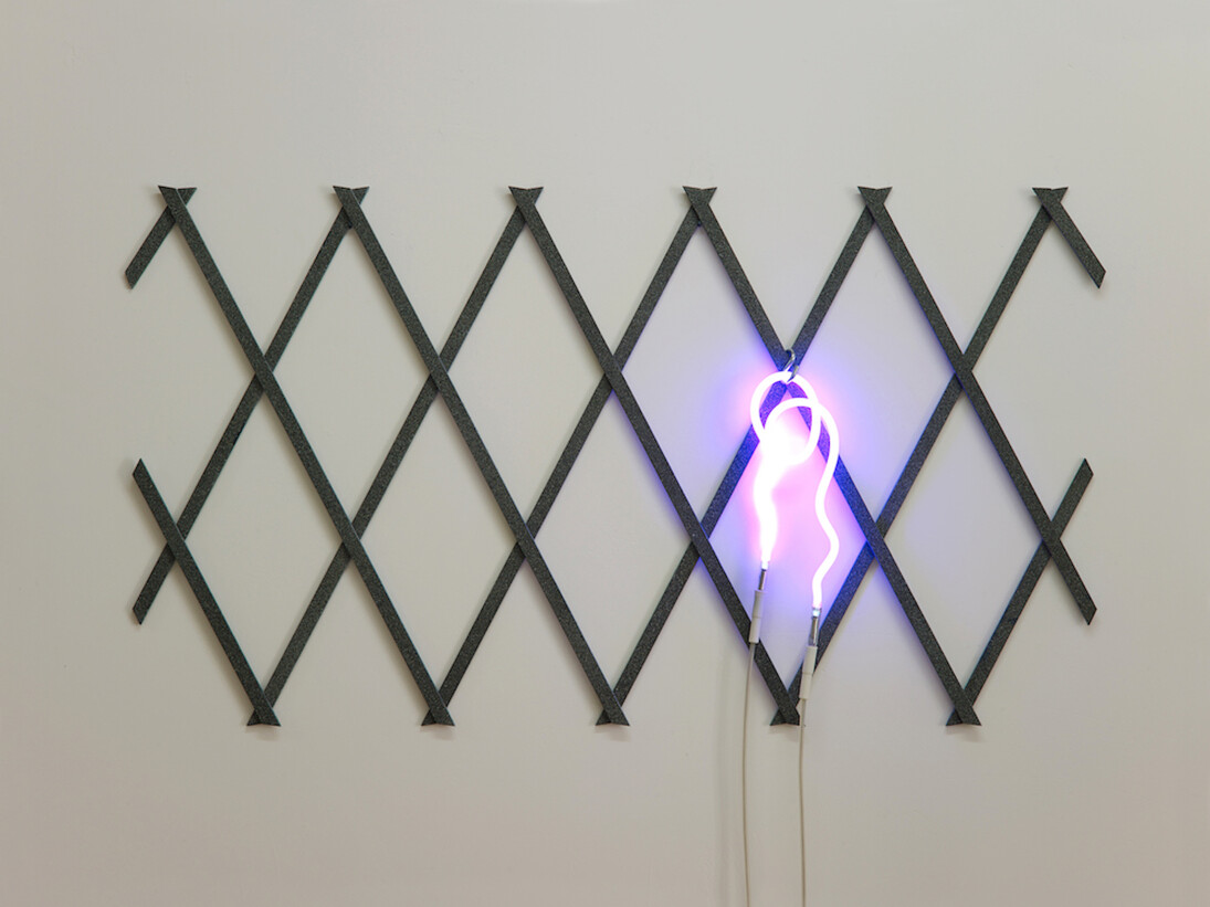 06, Clare Kenny, Form follows fiction, 2013. Steel, spray paint, neon; 130 x 72 x 7 cm. Courtesy of Vitrine
