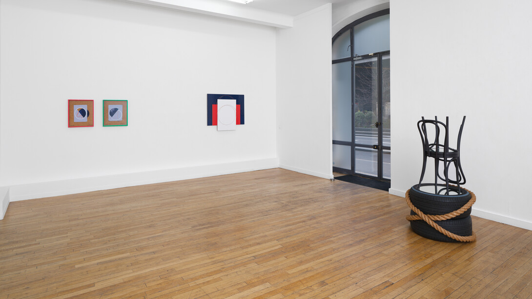 Dorothea Rockburne, vue de l'exposition. Avec la courtoisie de la Galerie Ceysson et Bénétière