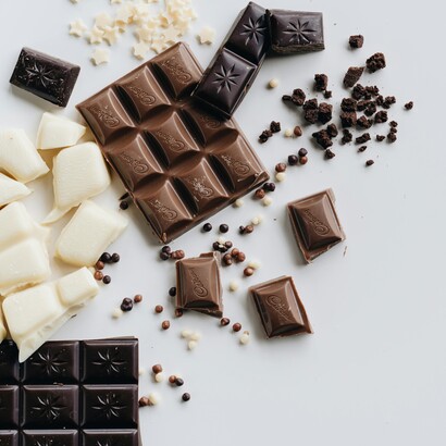 Emozioni e cibo si intrecciano in un dialogo che influenza salute e benessere