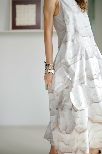 Maria Calderara #Touch SS25 Abito stampa, dipinto di bianco a mano
