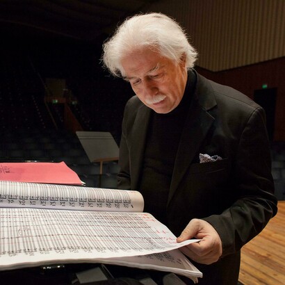 Daniele Lombardi al pianoforte, per gentile concessione del Lombardi’s archives