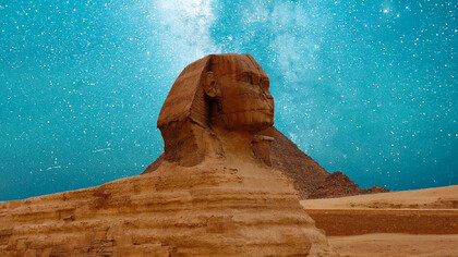 Égypte. Les magiciens égyptiens utilisaient déjà des incantations, des symboles et des objets magiques pour influencer les dieux et les forces spirituelles