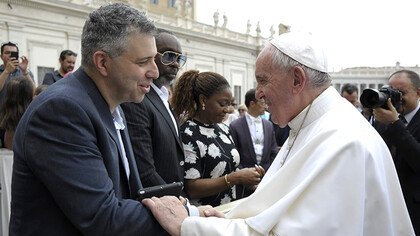 El cineasta Evgeny Afineevsky y el papa Francisco