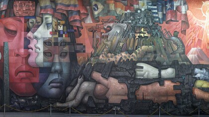 Detalle del mural "Presencia de América Latina", Casa del Arte, Universidad de Concepción, Chile; obra hecha en 300 metros cuadrados por el artista Jorge González Camarena entre 1964 y 1965