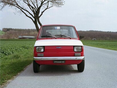 Simon Starling, Flaga 1972-2000 (A Fiat produced in Turin, Italy, in 1974 and customised using parts manufactured and fitted in Poland, following a journey of 1290 km from Turin to Cieszyn), 2002. Fondazione Sandretto Re Rebaudengo, Turin.