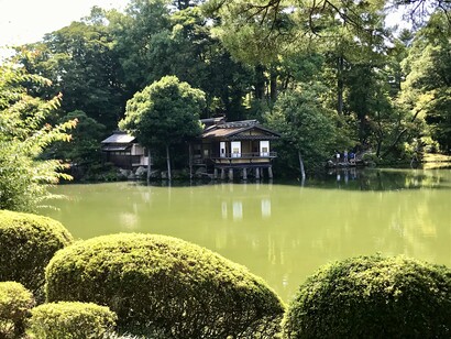 View of Uchihashi-tei Tea House from Kasumiga-ike pond, Kenrokuen © Alma Reyes