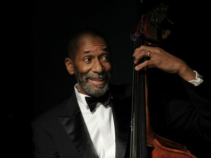Ron Carter, leggenda del jazz mondiale, suona il contrabbasso. © Daniela Crevena, (2017)