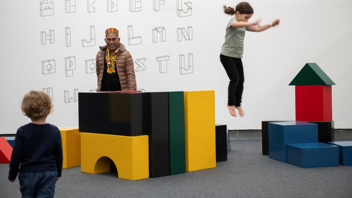Pour les enfants : expériences artistiques depuis 1968, vue de l'exposition. Avec l'aimable autorisation de la Pinacoteca