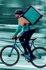 I rider sono i ciclo-fattorini delle piattaforme digitali