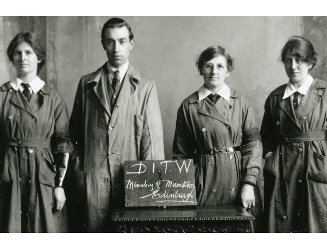 Munition workers at an Edinburgh factory. From the collection of Edinburgh Museums & Galleries