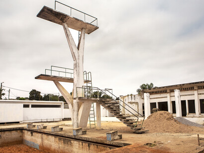 Mónica de Miranda, Swimming pool, 2017, inkjet print, 50 x 35 cm. Copyright the artist, Courtesy Tyburn Gallery
