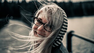 Una parola sospesa tra luce e serenità