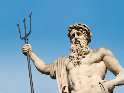 Escultura de Poseidón, dios de los mares