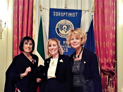Conviviale di club, a sinistra Adriana Squinzi, al centro Francesca Tinelli, a destra Past President Nazionale Wilma Malucelli