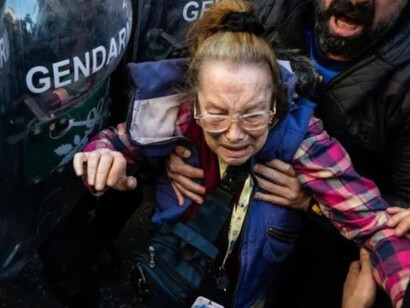 Los jubilados se han convertido en blanco de una violencia sistemática, reprimidos durante las marchas en Buenos Aires al reclamar el recorte de sus ingresos