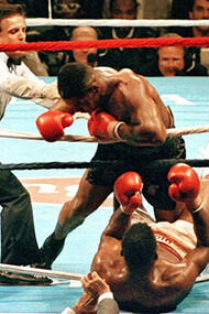 Mike Tyson dans un moment de fureur pendant un combat, Convention Hall à Atlantic City, New Jersey, le 16 octobre 1987. Photo par Bill Cramer