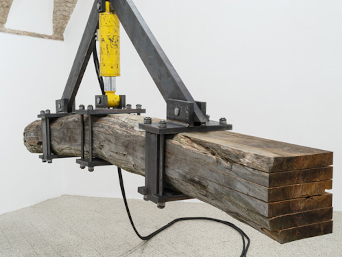 Arcangelo Sassolino, Exhibition view. Courtesy of Galleria Continua