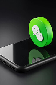 Icono de WeChat, aplicación multipropósito china que ofrece servicios de mensajería y llamadas, redes sociales, un sistema de pago, entre otros servicios
