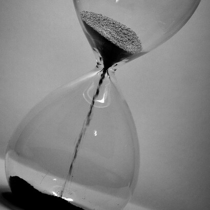 È l’istante in cui il caso diventa direzione, rivelando ciò che era rimasto in silenzio e chiedeva di emergere