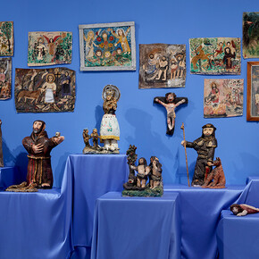Varios artistas, Arte popular y revolución estética, vista de exhibición. Cortesía del Museo Nacional Centro de Arte Reina Sofía