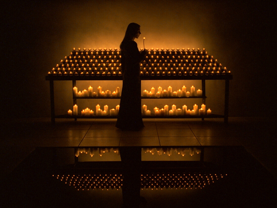 Bill Viola, Night Vigil, 2005/2009, Color rear-projection video diptych, two large screens mounted on wall in dark room, Overall projected image size. 6 ft 7 in x 17 ft 4 in (2.01 x 5.28 m), Room dimensions variable, 9.20 minutes, Performer Lisa Rhoden © Kira Perov, courtesy Bill Viola Studio
