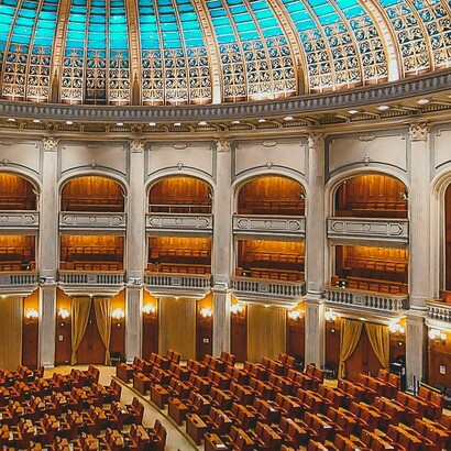 Esse realismo atravessa as páginas de O Príncipe e ajuda a explicar por que o livro, século após século, ressurge como uma espécie de manual subterrâneo de governabilidade, mesmo ou talvez especialmente em sociedades que se pretendem democráticas e éticas