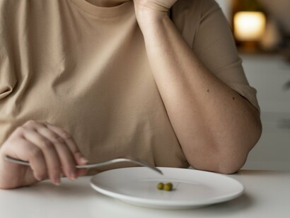 A comparação constante com imagens idealizadas nas redes sociais pode intensificar esses problemas, como a bulimia e anorexia nervosa